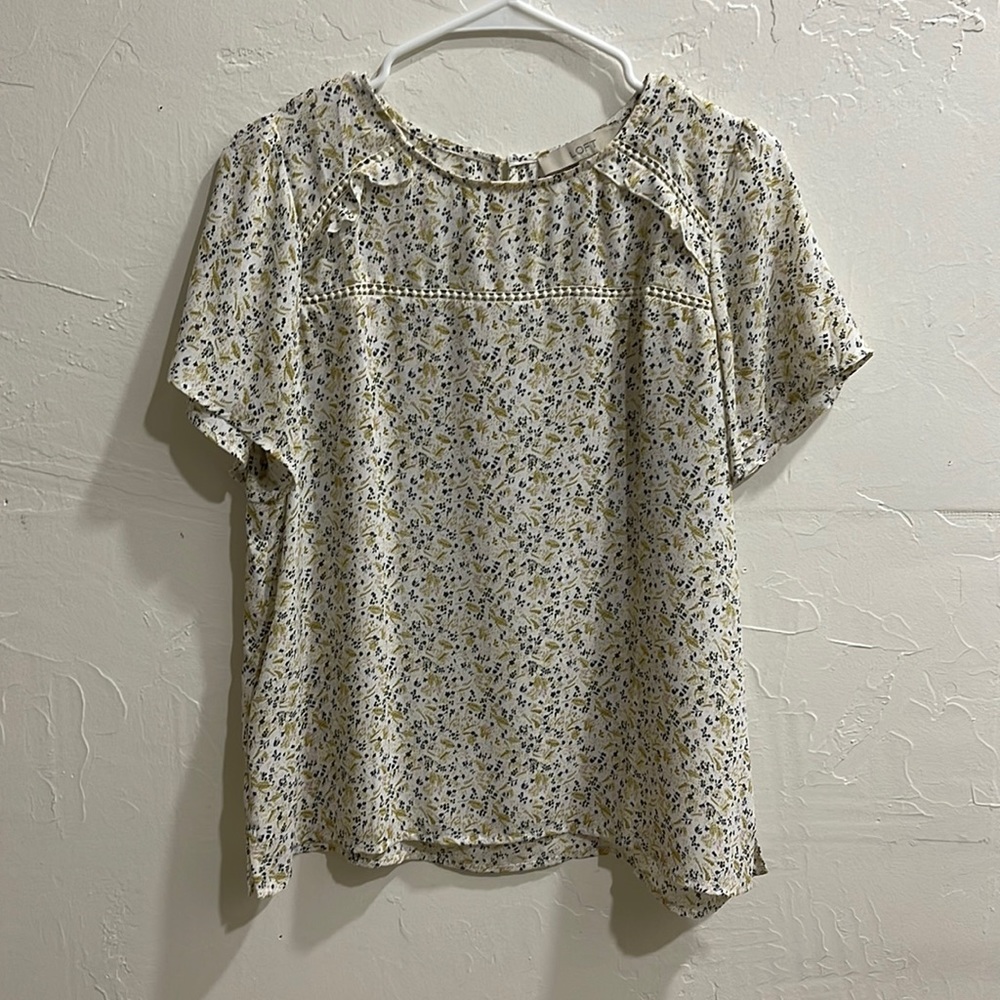 Great condition loft floral blouse size m
